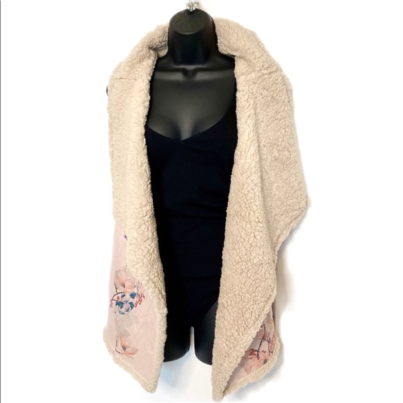 BB Dakota Jackets & Blazers - REVOLVE BB DAKOTA Reversible Sherpa Vest
